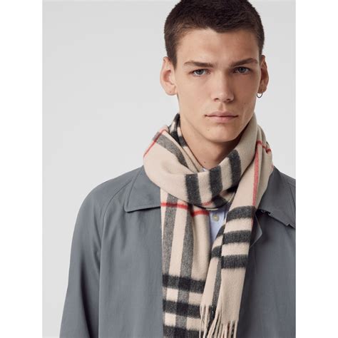 echarpe burberry cachemire homme pas cher|Burberry Écharpe The Classic Check En Cachemire .